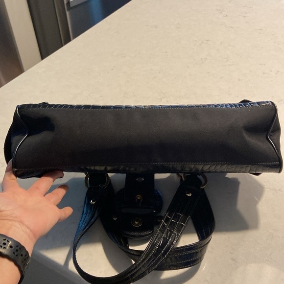 Franco Sarto NWOT Black Crocodile Embossed Purse. Gold Tone hardware - Picture 8 of 10